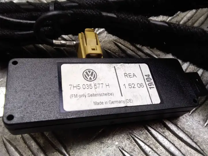 Volkswagen Multivan T5 (2003 - 2015) 7H5035532B Усилитель антенны — фото 2