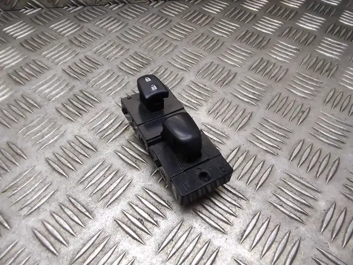 Nissan Qashqai (2013 - 2017) Кнопка стеклоподъемников — фото 1