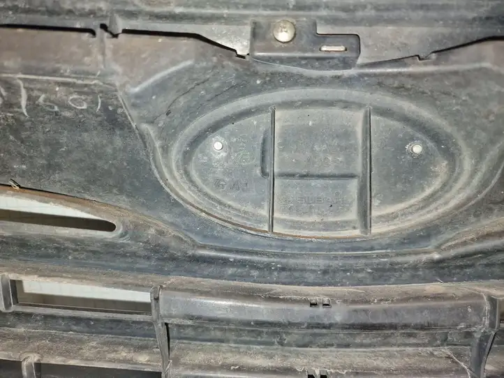 Subaru Outback (2009 - 2014) Верхняя решетка радиатора — фото 7