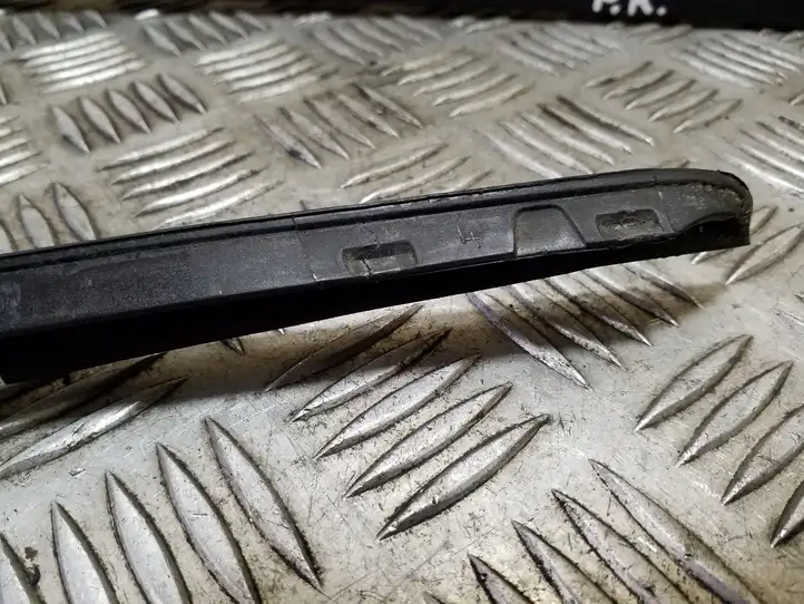 Audi A4 S4 B8 8K (2007 - 2011) 8K0854327 Накладка стоек лобового стекла — фото 3