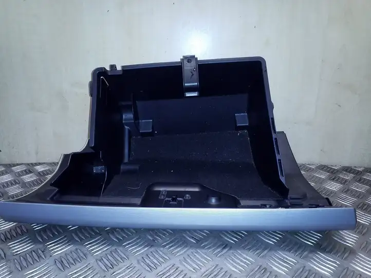 Land Rover Freelander 2 - LR2 (2006 - 2010) 6H5206015BDW Крышка бардачка — фото 5