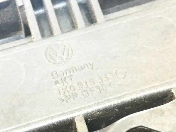 Volkswagen PASSAT B6 (2005 - 2010) 1K0915333C Площадка аккумулятора — фото 3
