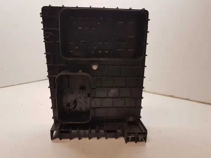 Audi A3/S3 8L (2000 - 2003)  1K0937124H Блок предохранителей