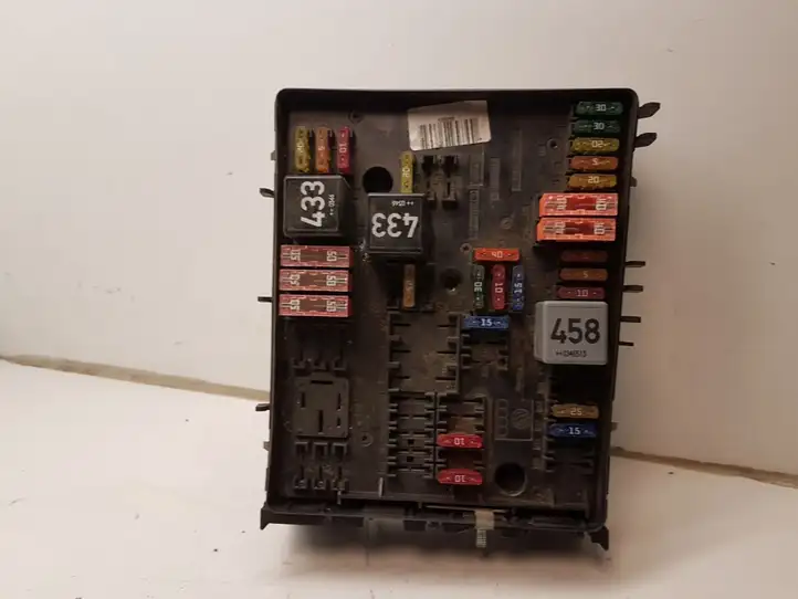 Audi A3/S3 8L (2000 - 2003)  1K0937124H Блок предохранителей