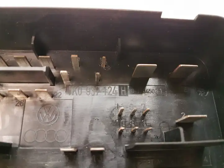 Audi A3/S3 8L (2000 - 2003)  1K0937124H Блок предохранителей