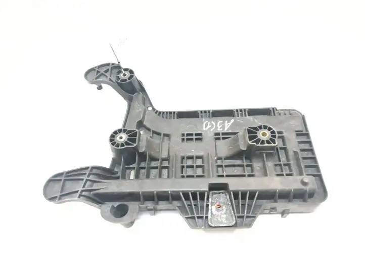 Audi A3/S3 8L (2000 - 2003) 1K0915333B Площадка аккумулятора — фото 1