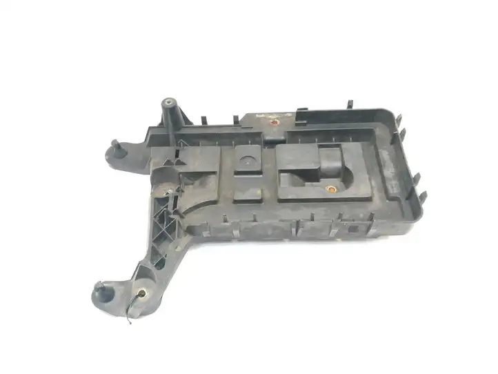 Audi A3/S3 8L (2000 - 2003) 1K0915333B Площадка аккумулятора — фото 3