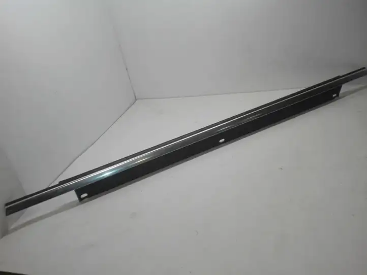 Audi Q7 4L (2005 - 2009) 4L0853764A Накладка стекла задней двери — фото 1