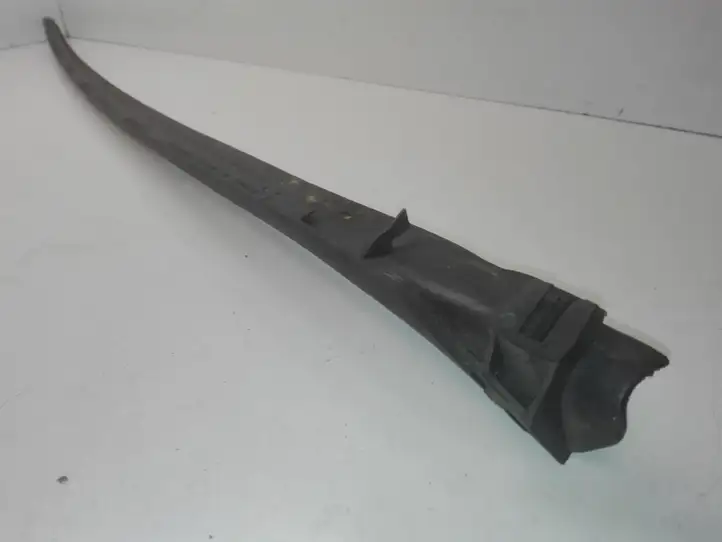 Volkswagen Golf V (2003 - 2009) 1K0854319E Накладка стоек лобового стекла — фото 2