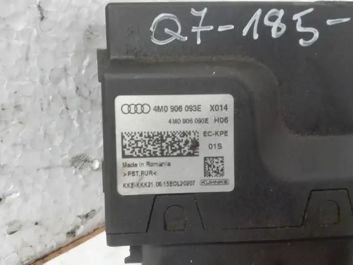 Audi Q7 4M (2015 - ) 4M0906093E Блок управления топливным насосом — фото 2
