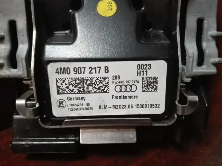 Audi Q7 4M (2015 - ) 4M0907217B Камера в лобовом стекле — фото 4