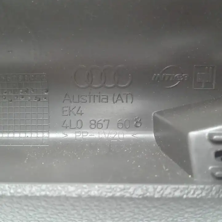 Audi Q7 (2005 - 2009)  4L0867608 Другая деталь салона