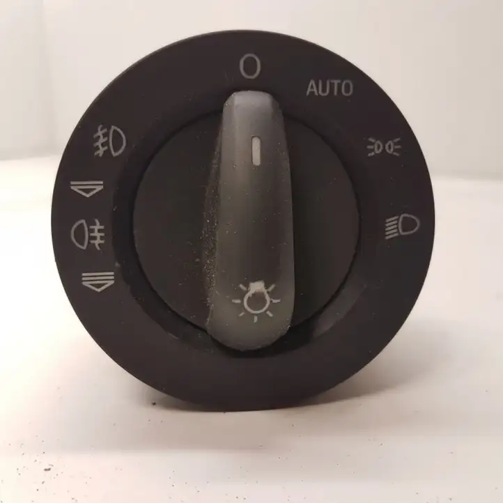 Audi A6 (2004 - 2008)  4F2941531D Включатель фонарей