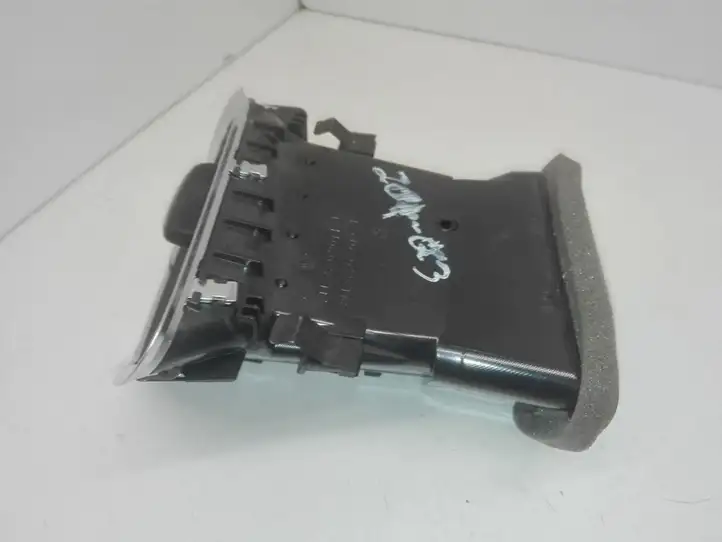 Audi Q3 (2014 - 2018)  8U2820901D Боковая воздушный дефлектор