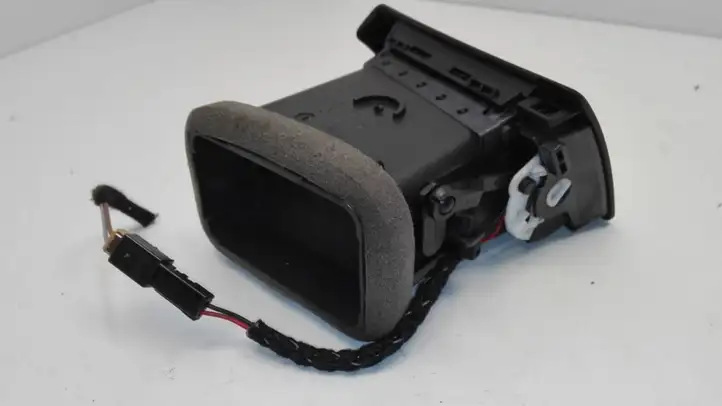 Audi A4 S4 B7 8E 8H (2004 - 2009) 8E0820902F Боковой воздушный дефлектор — фото 2