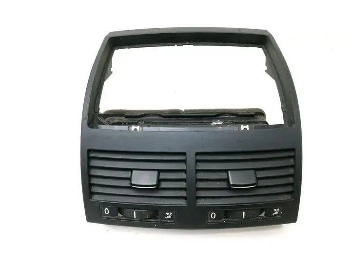 Volkswagen Touareg I (2002 - 2010) 7L6819727 Центральный воздушный дефлектор — фото 3