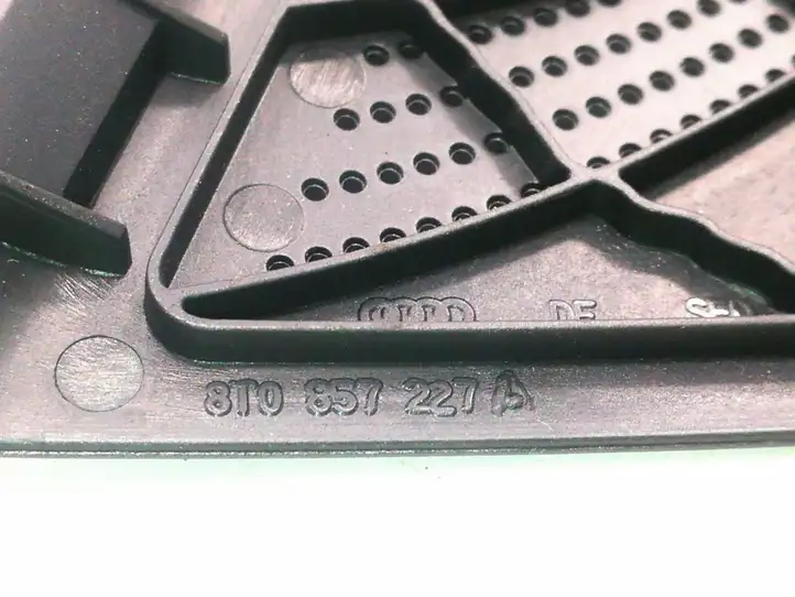 Audi A5 8T 8F (2007 - 2011) 8T0857227A Накладка бокового динамика — фото 3