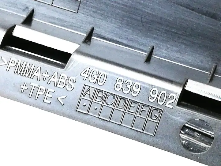 Audi A6 C7 (2011 - 2014) 4G0839902 Накладка стекла задней двери — фото 4