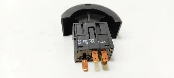 Opel Astra G (1998 - 2004) 09131728 Включатель аварийных фонарей — фото 2