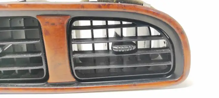 Kia Clarus (1998 - 2001) Центральный воздушный дефлектор — фото 3