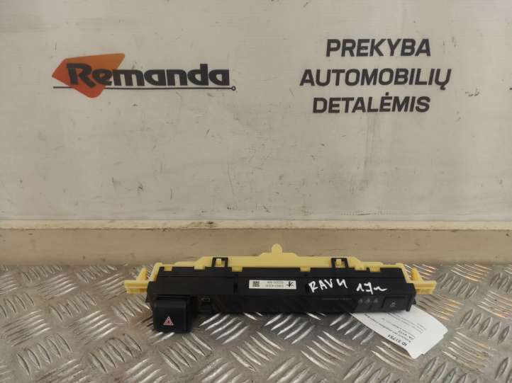 8395042230 Toyota RAV 4 (XA40) Keleivio oro pagalvės jungtukas