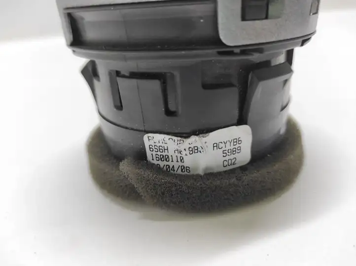 Ford Fiesta (2006 - 2008) 6S6HA018B09 Центральный воздушный дефлектор — фото 3