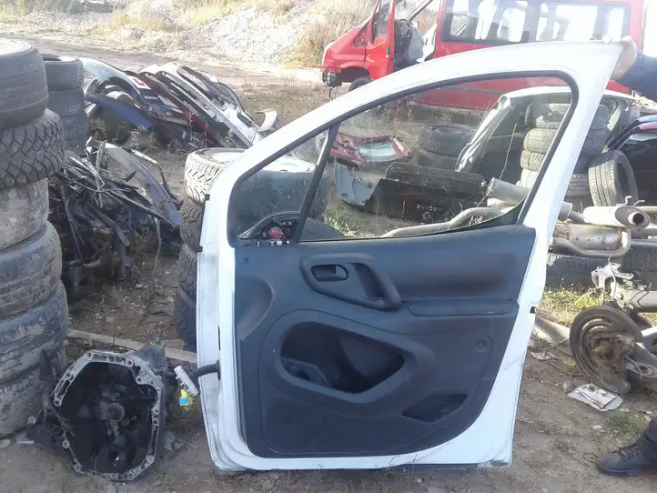 Peugeot Partner (2008 - 2012)   Дверь