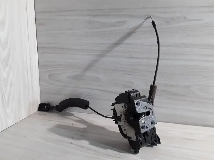 Renault Megane III (2009 - 2016)   Замок передней двери