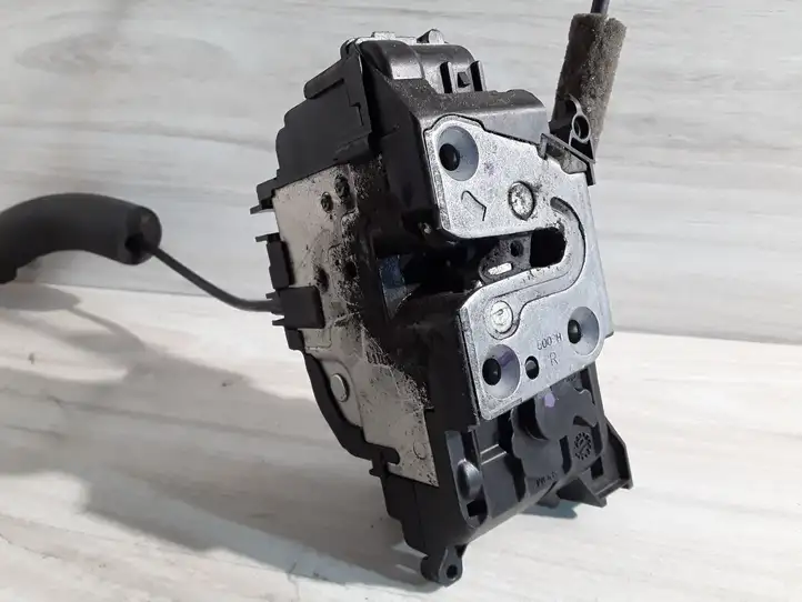 Renault Megane III (2009 - 2016)   Замок передней двери