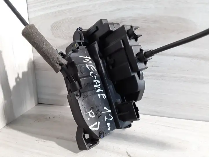 Renault Megane III (2009 - 2016)   Замок передней двери