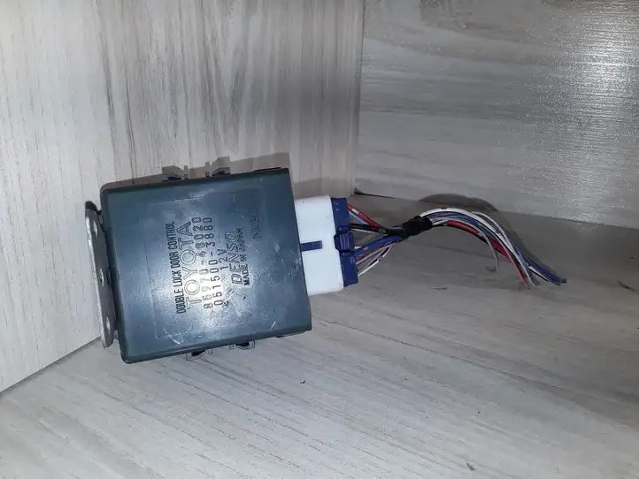 Lexus RX 350 (2006 - 2009)  0515003880 Блок управления центрального замка