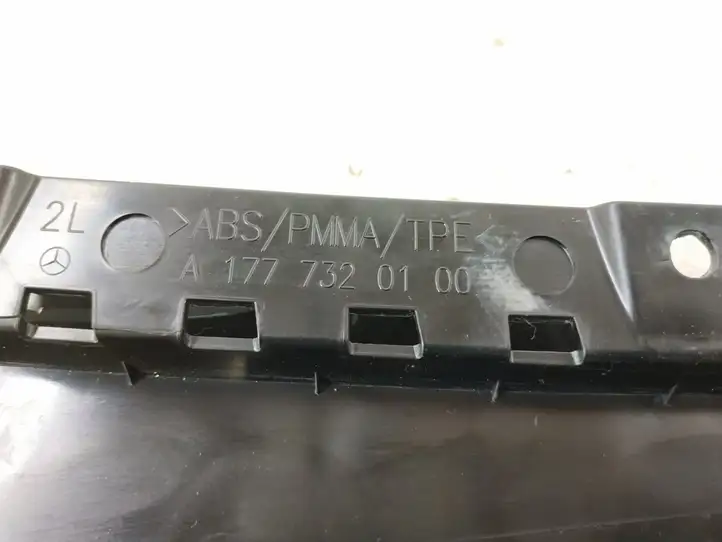 Mercedes-Benz CLA  C117,X117,W117 (2013 - 2019)    Отделка дверей (молдинги) задней двери