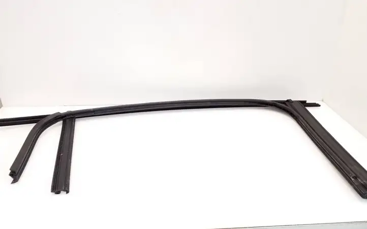 Tesla Model X (2015 - 2021) 103227700D Уплотнитель стекла задней двери — фото 3