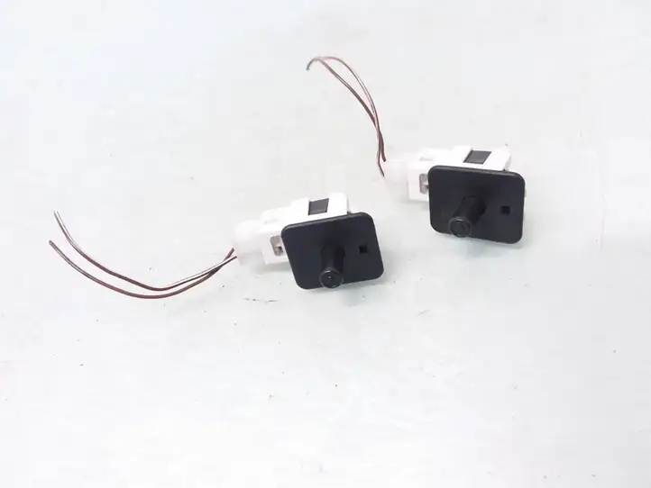 Mercedes-Benz C W203 (2000 - 2007)  2028209410 Датчик открывания задней двери (на крыле)