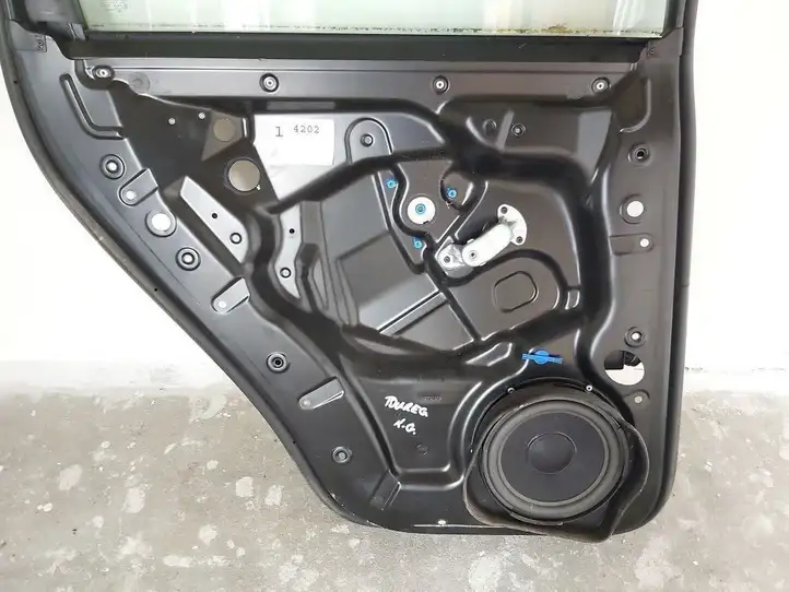 Volkswagen Touareg I (2002 - 2010)  993464108 Рамка дверного стекла задней двери