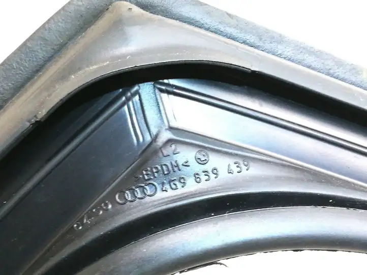 Audi A6 allroad (2012 - 2014)  4G9839439 Уплотнительная резина стекла задней двери