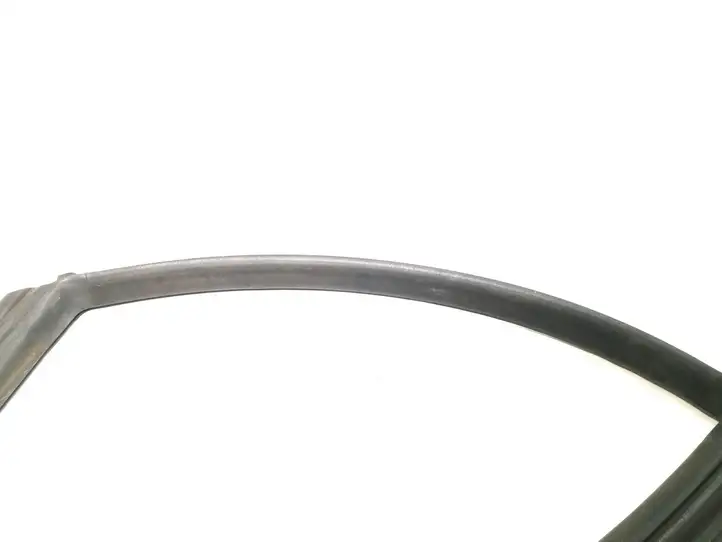 Audi A7 (2010 - 2014)  4G8845696 Уплотнительная резина стекла задней двери