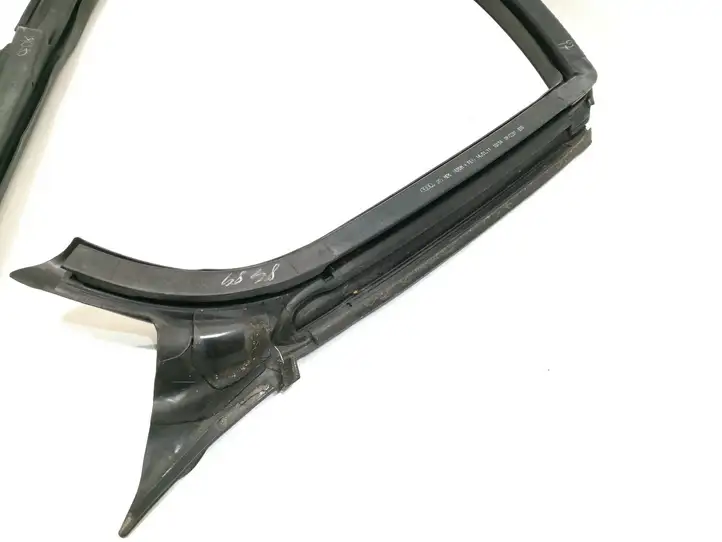 Audi A7 (2010 - 2014)  4G8845696 Уплотнительная резина стекла задней двери