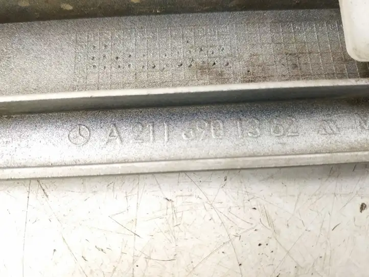 Mercedes-Benz E W211 (2002 - 2009)    Отделка дверей (молдинги) задней двери