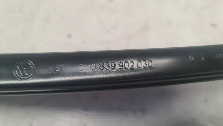Volkswagen Golf Plus (2008 - 2014) 5M0839902 Накладка стекла задней двери — фото 4