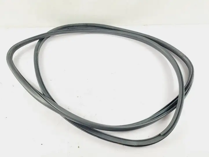 Nissan Pathfinder R52 (2013 - 2016)   Уплотнительная резина передней двери (на кузове)