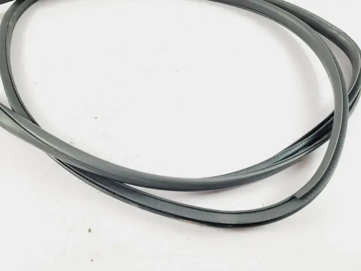 Nissan Pathfinder R52 (2013 - 2016)   Уплотнительная резина передней двери (на кузове)