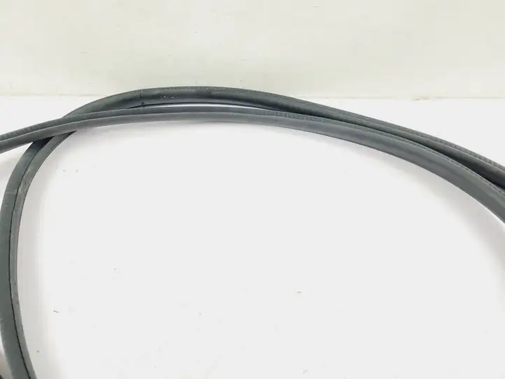 Nissan Pathfinder R52 (2013 - 2016)   Уплотнительная резина передней двери (на кузове)