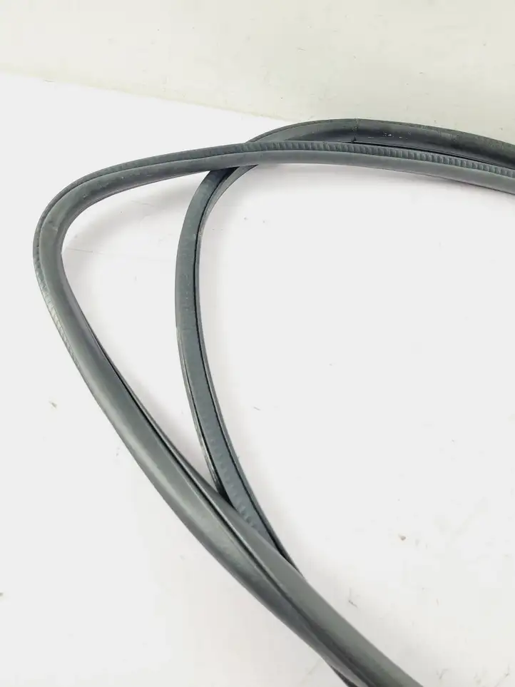 Nissan Pathfinder R52 (2013 - 2016)   Уплотнительная резина передней двери (на кузове)