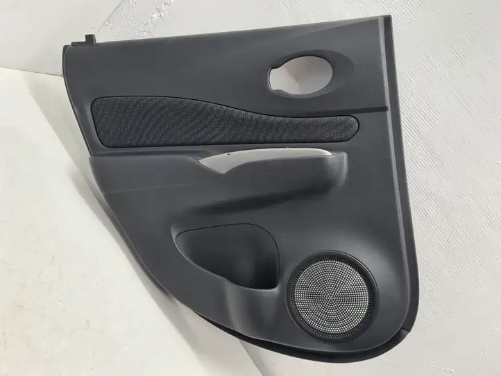 Nissan Note (E12) (2014 - 2018) 829233VW1A Обшивка задней двери — фото 1