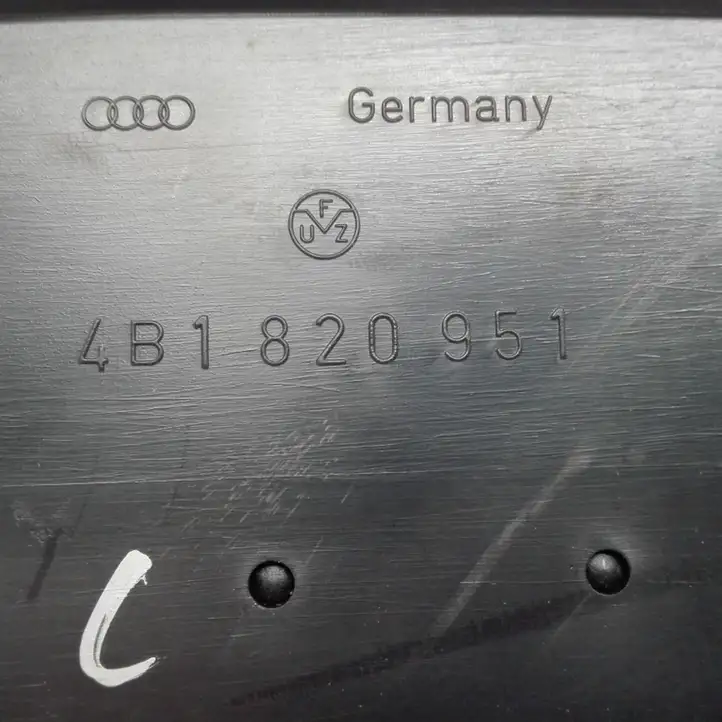 Audi A6 S6 C5 4B (1997 - 2001) 4B1820951 Центральный воздушный дефлектор — фото 5