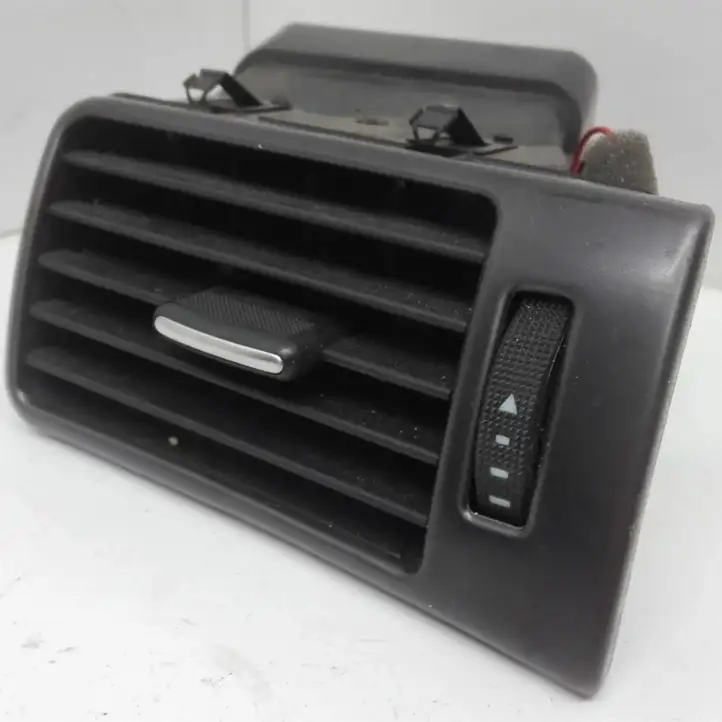 Audi A6 S6 C5 4B (2001 - 2004) 4B2820902 Боковой воздушный дефлектор — фото 1