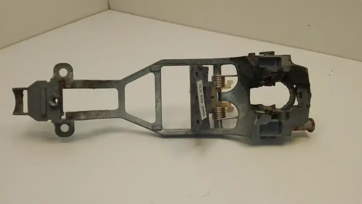 Volkswagen Touareg I (2002 - 2010)  7L0839886B Крепление для наружной ручки задней двери