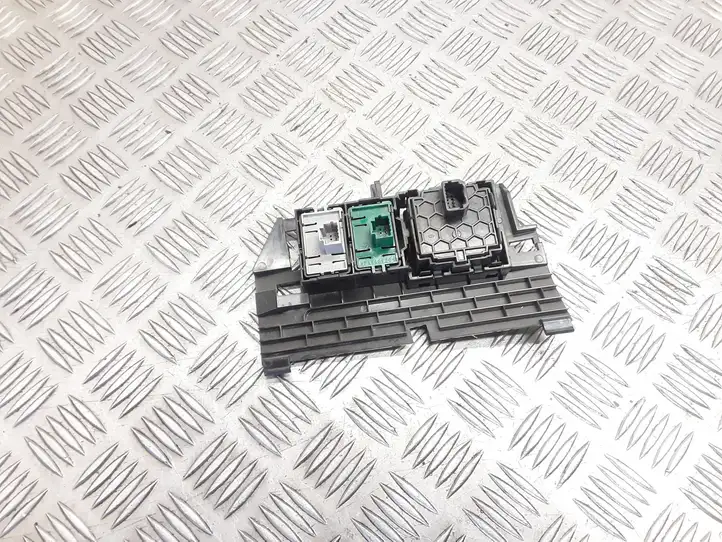 Renault Captur (2013 - 2020)  00134702 Включатель регулировки высоты фонарей