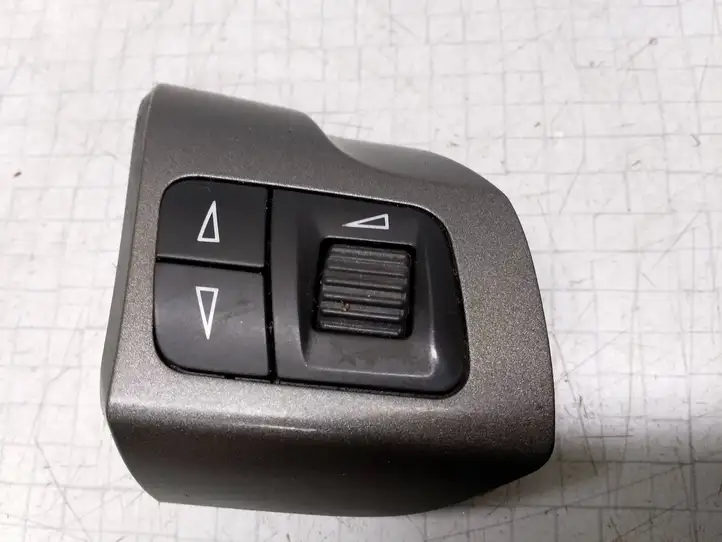 Opel Vectra C (2005 - 2009) 440768813 Кнопки на рулевом колесе — фото 1